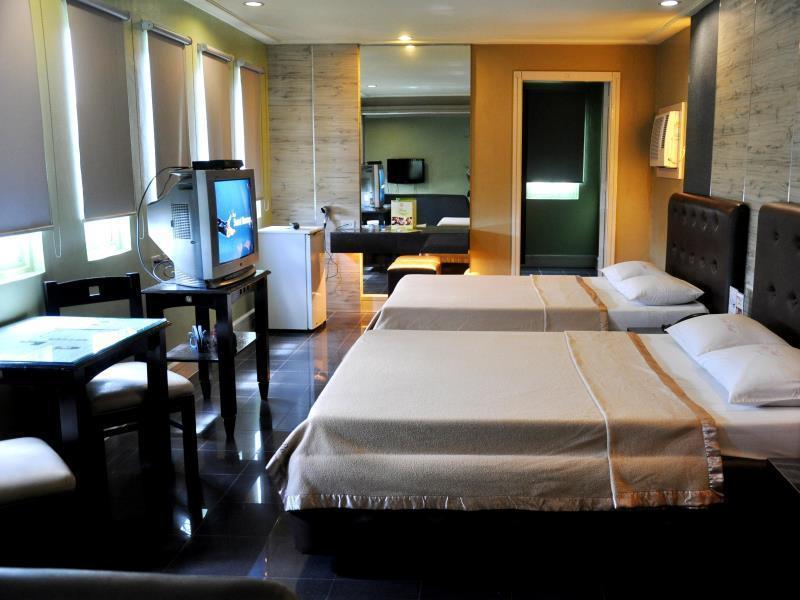 โรงแรมจาร์แดง เดอ โรซอล Pasig City ภายนอก รูปภาพ