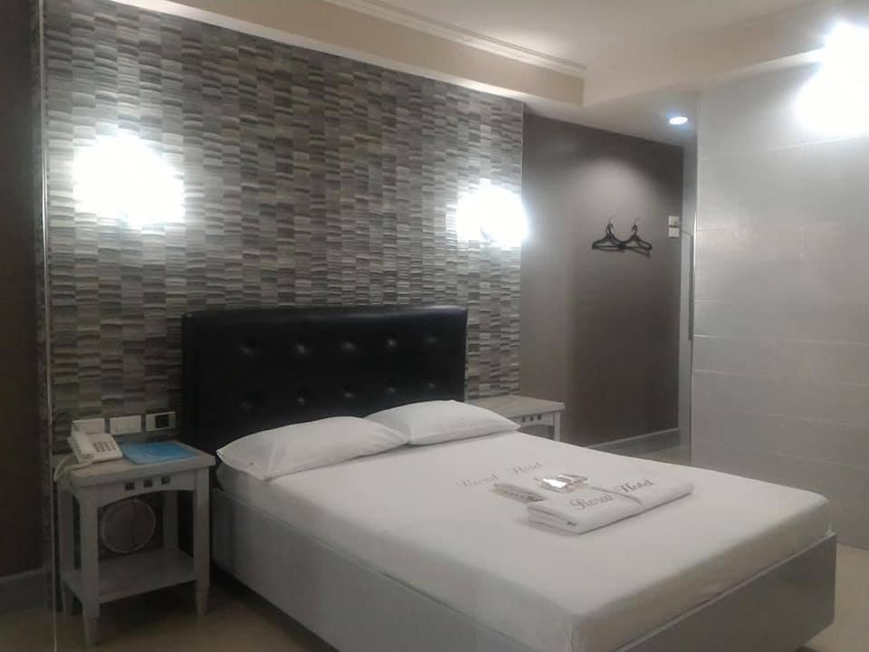 โรงแรมจาร์แดง เดอ โรซอล Pasig City ภายนอก รูปภาพ